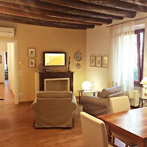 wallace-luxury-home.hotelinveneto.com/